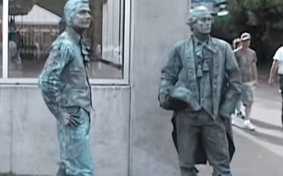 Living Statues Break The Rules